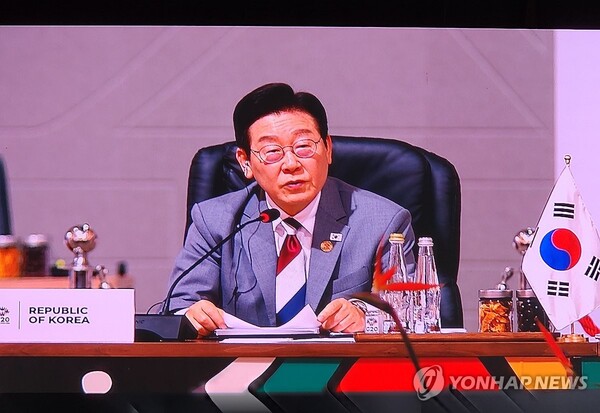 (요하네스버그=연합뉴스) 이재명 대통령이 22일(현지시간) 남아프리카공화국 요하네스버그에서 열린 주요 20개국(G20) 정상회의 세션1에서 발언하고 있다. 2025.11.22