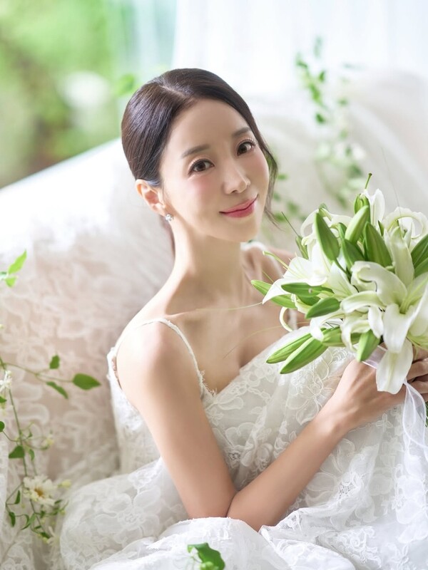 ‘윤정수♥’ 원진서, 웨딩 화보 공개. (출처: SNS)