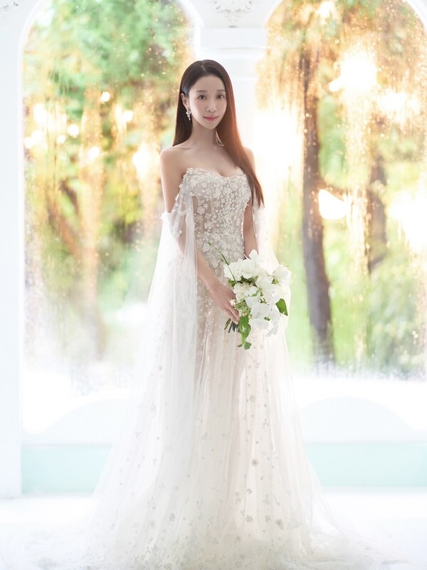 ‘윤정수♥’ 원진서, 웨딩 화보 공개. (출처: SNS)