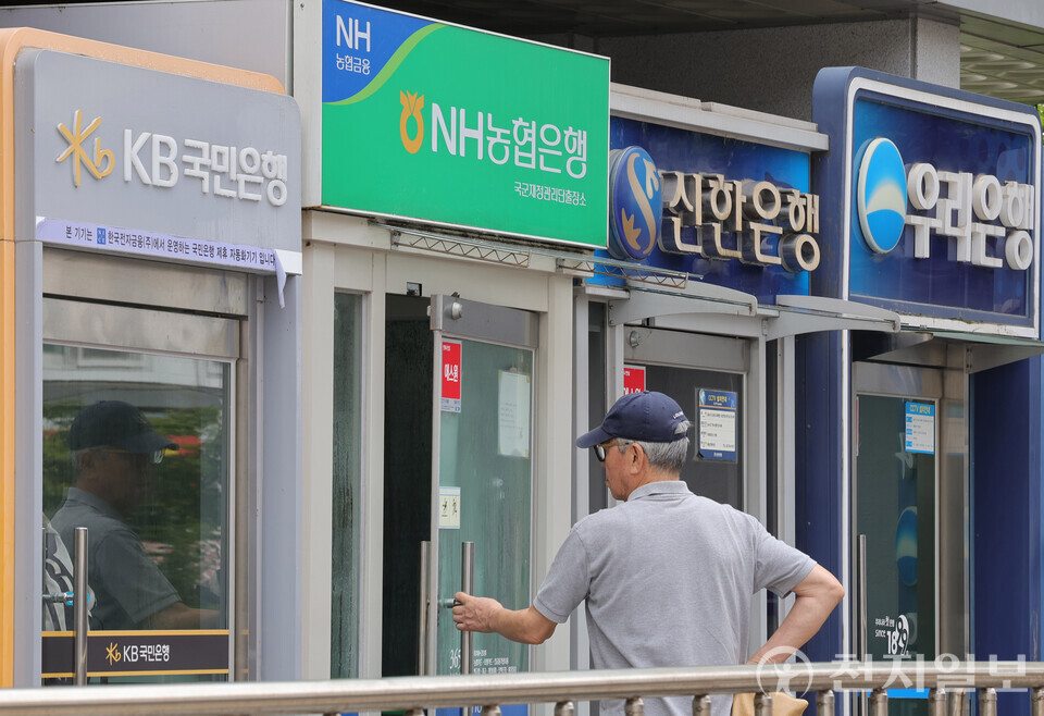 [천지일보=남승우 기자] 예금자보호한도가 1억원으로 상향된 1일 서울 시내의 한 건물에 마련된 ATM기기의 모습. ⓒ천지일보 2025.09.01.