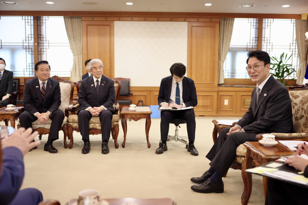 김민석 총리는 한일 민간 협력의 중요성을 강조하며, 차세대 교류 확대와 정부 간 원활한 소통을 위해 한일·일한협력위원회의 역할을 당부했다. (제공: 국무총리실)