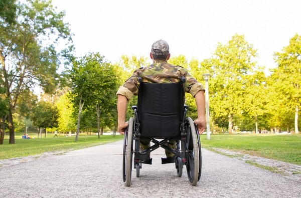 장애를 입은 군인의 이미지. (출처: 프리픽)