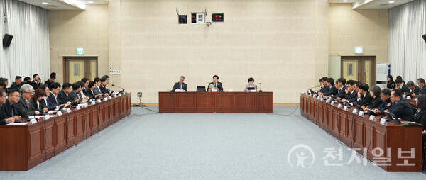 제주도가 24일 오전 도청 탐라홀에서 주간혁신성장회의를 진행하고 있다. (제공: 제주특별자치도) ⓒ천지일보 2025.11.24.