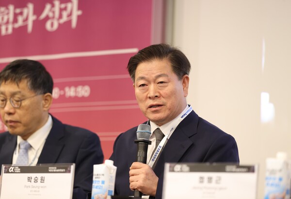 박승원 광명시장이 지난 10월 대한상공회의소에서 열린 ‘2025 제16회 아시아미래포럼’의 지방정부 라운드테이블 세션 패널로 참석해 발언하고 있다. (제공: 광명시청) ⓒ천지일보 2025.11.24.