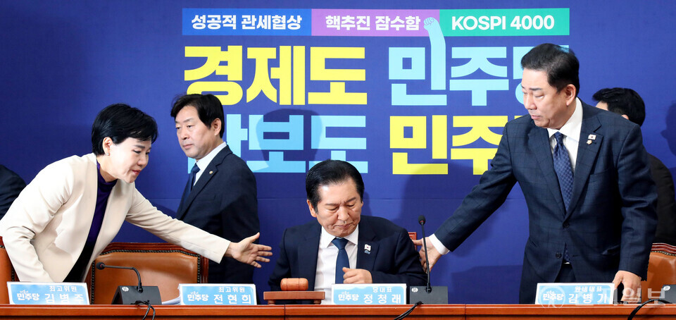 [천지일보=박준성 기자] 더불어민주당 정청래 대표가 24일 서울 여의도 국회에서 열린 최고위원회의에 참석하고 있다.ⓒ천지일보 2025.11.24.