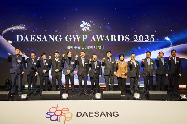 지난 24일 서울 서초구 JW 메리어트 호텔 서울에서 열린 'GWP AWARDS 2025'에서 대상 및 파트너사 관계자들이 기념사진을 촬영하고 있다. (제공: 대상㈜)