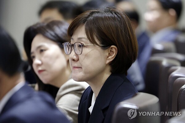 김현지 대통령실 제1부속실장이 지난 10월 21일 용산 대통령실에서 열린 국무회의에 참석해 있다. (출처: 연합뉴스)