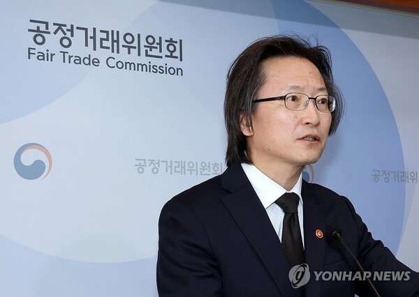 주병기 공정거래위원장이 지난 21일 정부세종청사 공정위 기자실에서 출입기자단 간담회를 열고 있다. (출처: 연합뉴스)