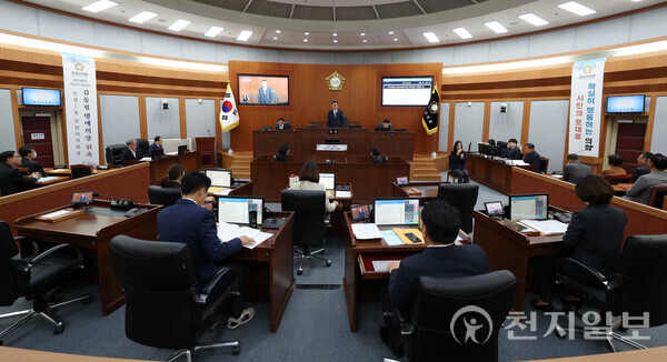오산시의회가 25일 본회의장에서 제298회 제2차 정례회를 진행하고 있다. (제공: 오산시의회) ⓒ천지일보 2025.11.25.