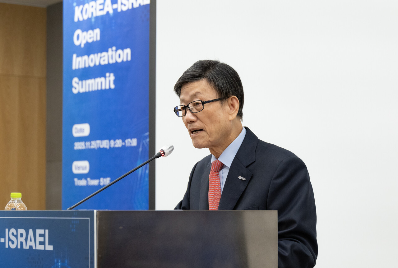 한국무역협회(KITA)가 25일(화) 서울시 강남구 삼성동 트레이드타워에서 주한이스라엘 무역대표부와 함께 개최한 '한-이스라엘 오픈이노베이션 써밋' 행사에 윤진식 한국무역협회 회장이 참석해 개회사를 하고 있다. (제공: 한국무역협회) ⓒ천지일보 2025.11.25.