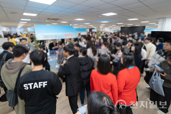 신천지예수교 증거장막성전 안드레지파 안드레교회가 지난 23일 성도와 지역 주민들이 함께 참여하는 박람회와 세미나를 열었다. 사진은 ‘같이하자 까리하게 24부서 박람회’ 내부 전경. (제공: 신천지예수교 증거장막성전 안드레지파 안드레교회) ⓒ천지일보 2025.11.25.