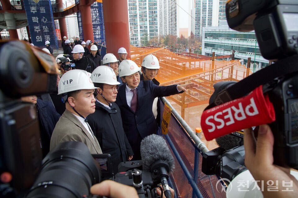 25일 더불어민주당 오기형 의원은 김민석 국무총리, 오언석 도봉구청장과 함께 서울 도봉구 창동 서울아레나 공사 현장을 찾아 운영 전략과 교통·안전 대책을 점검했다. (제공: 더불어민주당 오기형 의원실)