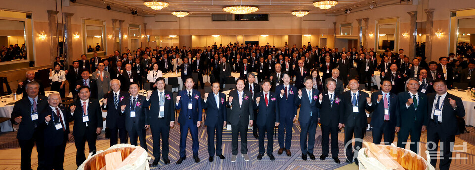 ‘한일 중소기업 경제 포럼’에는 한일 정부·국회·중소기업 대표 등 200여명 모여 중기 지원 정책·협력 사례 공유하였다. (제공: 중소기업중앙회) ⓒ천지일보 2025.11.26.