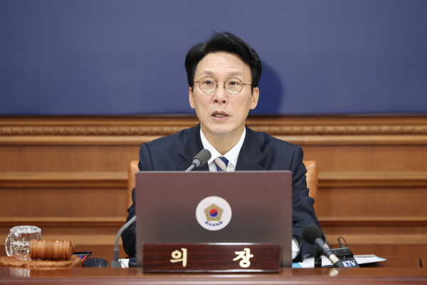 김민석 국무총리(사진)는 25일 열린 제19차 아동정책조정위원회에서 “아이들이 먼저 행복해야 함께 행복한 대한민국이 될 수 있다”며 정부의 아동 중심 정책 추진 의지를 밝혔다. (제공: 국무총리실)