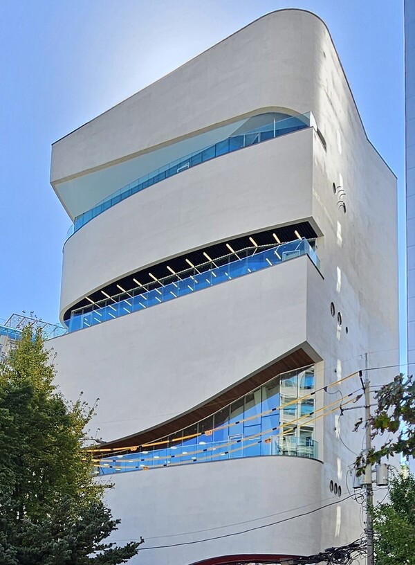 서울시가 28일 서울영화센터의 충무로 개관을 앞두며, 독립·예술영화 중심의 문화·산업 거점 조성을 본격화한다. 사진은 센터 전경. (제공: 서울시)