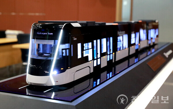 울산도시철도 수소트램 모형. (제공: 울산시) ⓒ천지일보 2025.11.26.