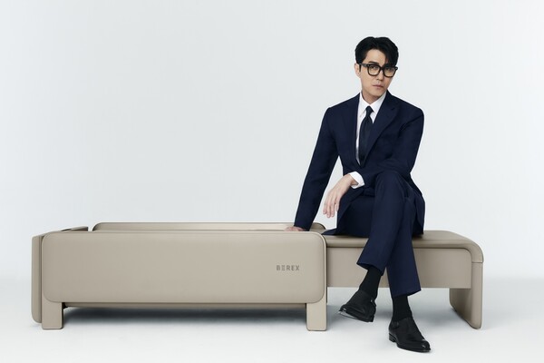 코웨이가 식품의약품안전처 인증을 획득한 의료기기 ‘비렉스(BEREX) 마사지셋·코어셋’ 출시와 함께 광고 모델로 배우 차승원을 선정하고 신규 광고를 온에어한다고 26일 밝혔다. (제공: 코웨이)