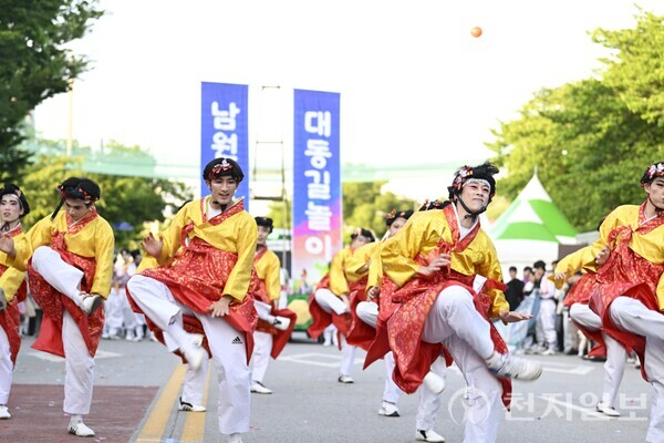 지난해 열린 남원 춘향제 대동길놀이. (제공: 남원시청) ⓒ천지일보 2026.04.27.