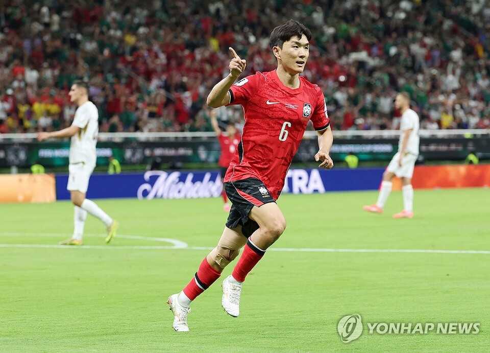 황인범이 6월 11일(현지시간) 멕시코 사포판 과달라하라 스타디움에서 열린 2026 북중미 월드컵 A조 1차전 체코와의 경기에서 첫 골을 터뜨린 뒤 세리머니를 하고 있다. (출처:연합뉴스)