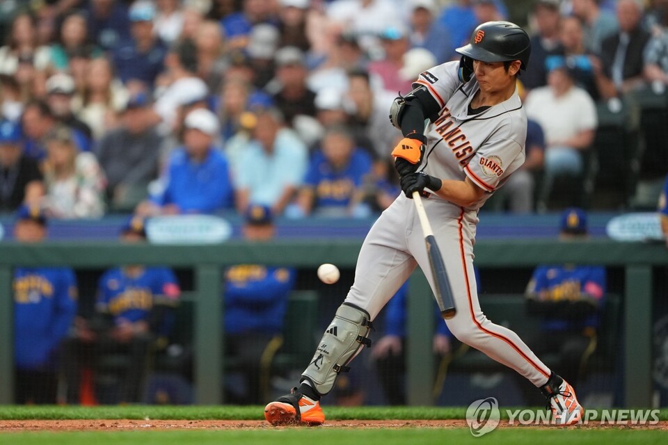 이정후가 안타를 때리고 있다. (출처:AP=연합뉴스)