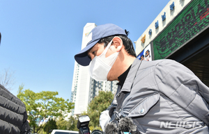 '야당 정치인 1억 6000만원 금품로비' 혐의 김봉현 재판 시작