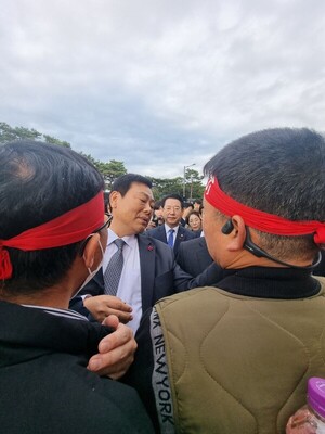 <b>김영록</b> 전남도지사, 무안군민과의 대화 광주 <b>군공항</b> 반대에 부딪혀