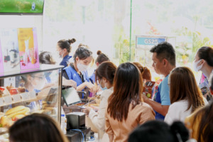 베트남 GS25 매장을 이용하는 현지인들의 모습. (제공: GS리테일)