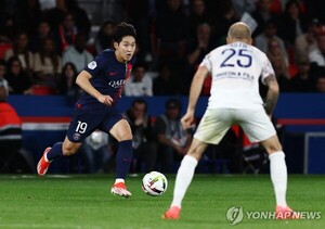 <b>이강인</b> 열심히 뛰었지만…PSG, '꼴찌' <b>클레르몽</b>과 1-1 무승부