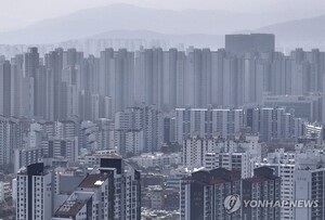 한국부동산원이 16일 공개한 공동주택 실거래가지수에 따르면 1월 서울 아파트 실거래가지수는 0.45%올라 지난해 9월(0.94%) 이후 4개월 만에 상승한 것으로 나타났다. 사진은 17일 서울 시내 아파트 단지 모습. 2024.3.17. (출처: 연합뉴스)