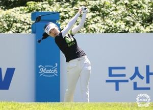 이예원 박현경 <b>윤이나</b>, 3연승으로 <b>16강</b> 진출… KLPGA <b>두산</b> 매치플레이