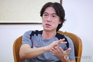 [축구] <b>홍명보</b> "비난은 <b>감독</b>이 받으면 돼… <b>선수</b> 응원해달라"