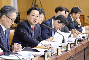 <b>이장우</b> <b>시장</b> "공직 역량은 무한한 <b>대전</b>사랑으로부터 출발"