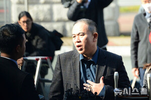 <b>검찰</b>, 尹-<b>명태균</b> 통화 가능성 '<b>황금폰</b>' 확보