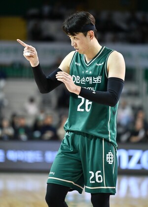 [<b>농구</b>] 강상재·<b>오누아쿠</b> 17점… B, kt에 6점 차 승리