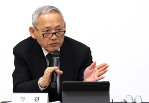 <b>유인촌</b> <b>장관</b> "정부-업계 협력해 관광시장 안정화"