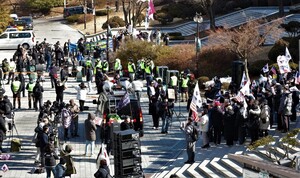 [포토] <b>서울대</b> 아크로폴리스광장 <b>탄핵</b> 찬반 <b>집회</b>