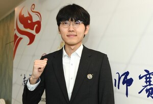 [바둑] <b>신진서</b>, <b>난양배</b> 초대<b>우승</b>… 8번째 메이저 타이틀