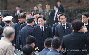 <b>이재명</b> "국가 폭력, 무기한 책임 물어야"…'시효 배제법' 재추진 예고