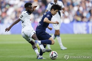 [축구] <b>이강인</b>, PSG서 <b>수비형 미드필더</b>로 변신…엔리케 감독 "익숙한 포...