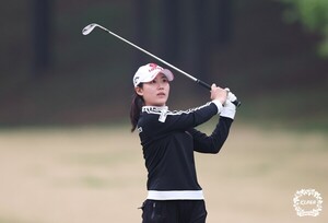 [골프] <b>황유민</b>, <b>KLPGA 챔피언십</b> 첫날 <b>선두</b>… 박현경·이예원 추격