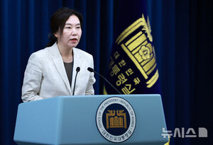 李 "국민이 뽑아달라"… 장관·차관·기관장 <b>고위공직자</b> '국민<b>추천제</b>' 추...