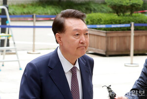 내란특검 “尹, 현관 출입해야… 지하주차장 앞 대기는 …