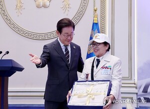 ‘보수층 공략 행보’ 李 대통령, 연일 보훈 강조