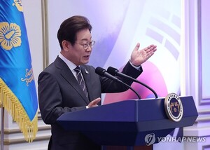 취임 후 청와대 첫 손님에 국가유공자… 이재명 대통령 …
