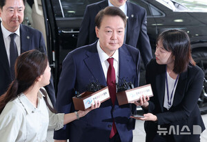 내란 특검, 윤석열 전 대통령 대면 조사 착수