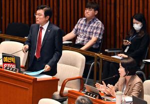 [포토] 예결위 정회 요구하는 박형수 간사