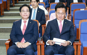[포토] 의원총회 참석한 송언석
