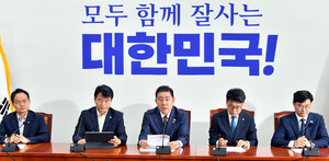 [포토] 원내대책회의 발언하는 김병기 대표 직무대행