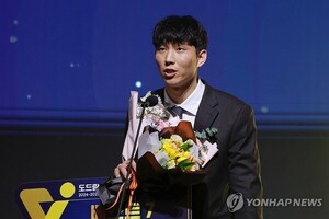 [배구] '12억원' <b>황택의</b>, 배구 <b>연봉킹</b>… 여자부 <b>양효진</b>·<b>강소휘</b>는 8억원