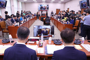 [포토] 법제사법위원회 전체회의 주재하는 이춘석 위원장